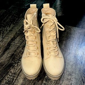 Universal Thread Combat boots